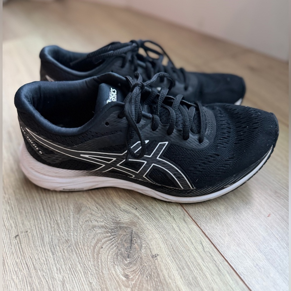 ASICS Black & White Running Sneakers size 7.5 women’s preowned Comfort